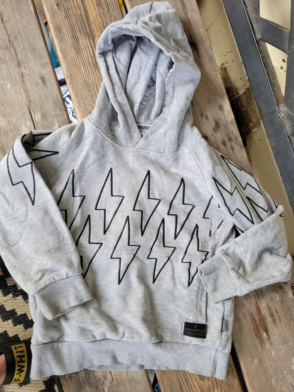 MUNSTER SZ 6Y VGUC GRAY LIGHTENING BOLTS print pullover sweatshirt w/ hood